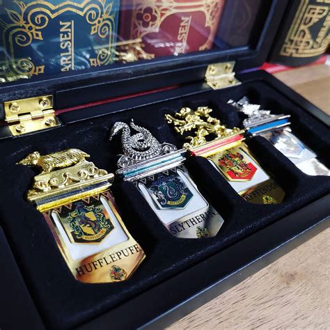 Hogwarts Lesezeichen Set Aus Harry Potter Metall Wappen Der Hogwarts