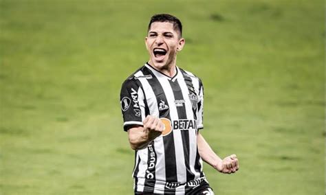 Botafogo acerta Savarino ex atacante do Atlético MG