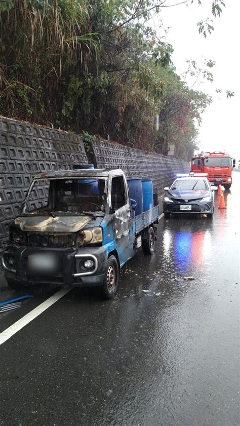 載廚餘半途中 小貨車竄出火舌女駕駛嚇停車驚逃 Enn台灣電報