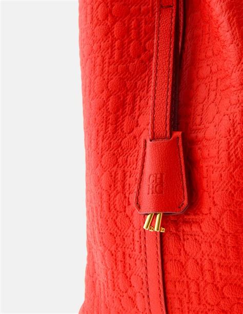 Bolso Carolina Herrera Matryoshka Locked M Rojo Iniciales EB