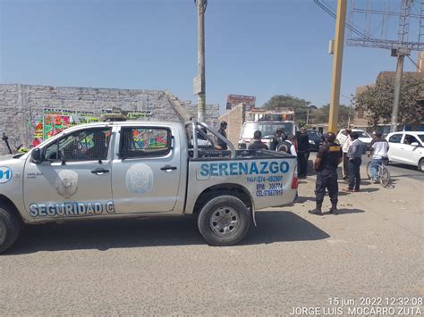 Camioneta se despista en la Vía de Evitamiento y ocasiona daños en