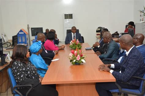 Visite Du Ministre Amadou Coulibaly Dans Les Locaux De La Radio De La