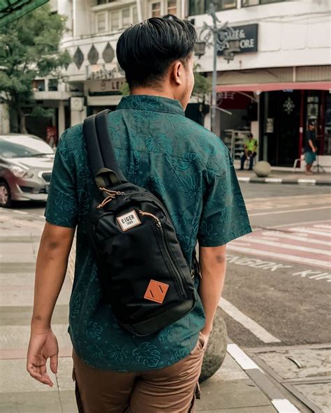 Rekomendasi Brand Tas Selempang Untuk Pria