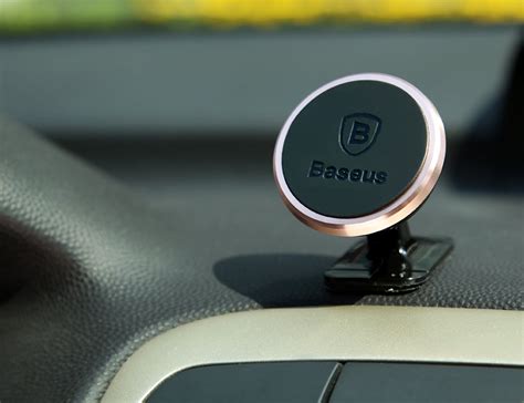 Mount Your Phone Effortlessly On This Magnetic Car Phone Holder