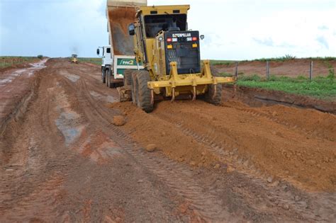 Infraestrutura Realiza Levantamento E Cascalhamento De Estrada