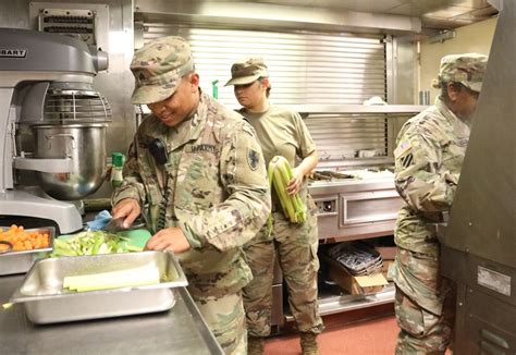 Us Army Dishes Out Culinary Goods In Maritime Environment Joint