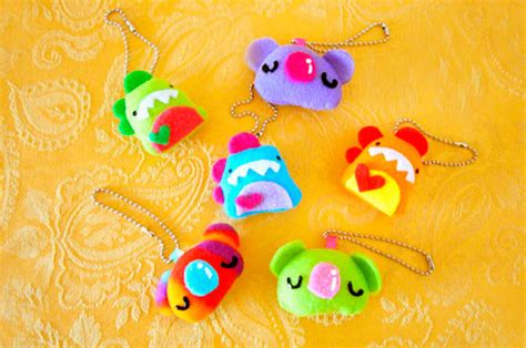 Брелок воими руками: 25 идей из разных материалов