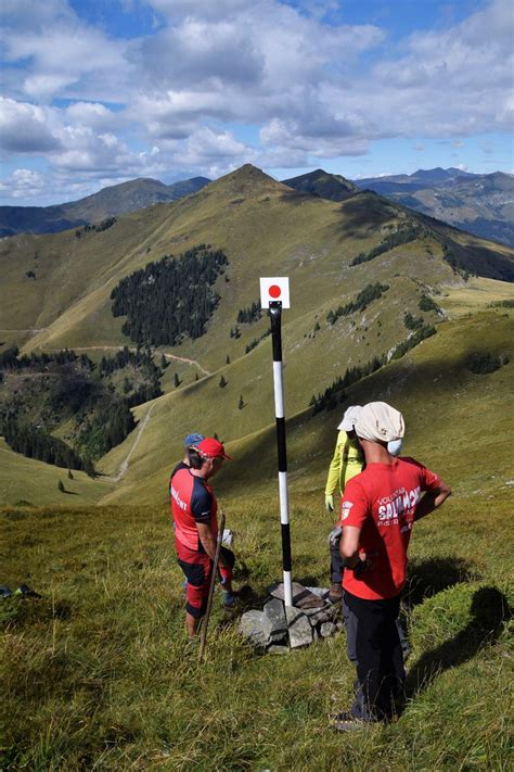 Salvamonti Tii Au Ref Cut Marcajele Pe Mai Multe Trasee Turistice Unul