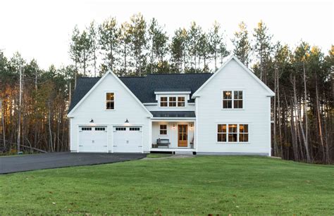 A Maine Farmhouse Where Modern And Rustic Complement One Another Mgm