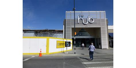 Shoppers Entering The Hub Hornby Discoverywall Nz