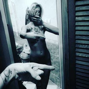 One Finger Selfie Challenge Nudes Luscious Hentai Manga Porn