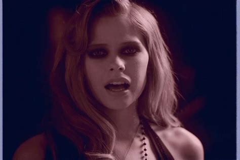 Avril Lavigne Nobody S Home Music Video Screencaps HQ Music