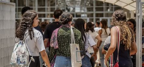 Seis instituições são notificadas por oferecerem cursos de medicina sem