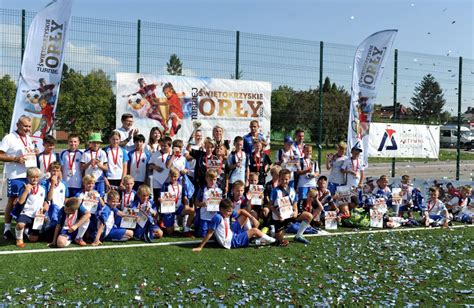 Młodzi adepci futbolu z regionu świętokrzyskiego zagrają w finale