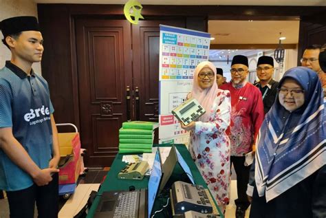 Pahang Peruntuk Rm Juta Beli Al Quran Braille Universiti Islam