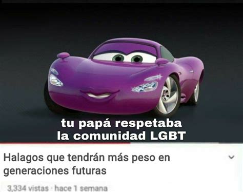 An Image Of A Purple Car From The Movie Cars 2 With Caption In Spanish