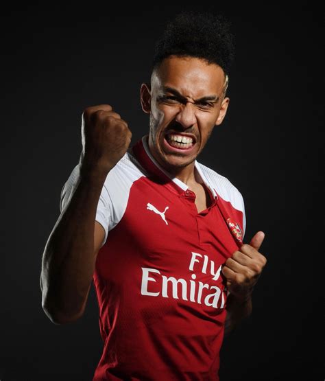 [Photos] Aubameyang Poses In Arsenal Shirt After Completing – Leo_ sports