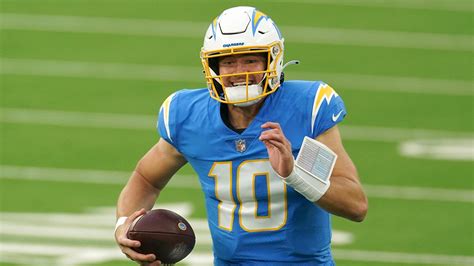 Justin Herbert handling the pressure 'so easily,' Chargers' backup QB says | Fox News