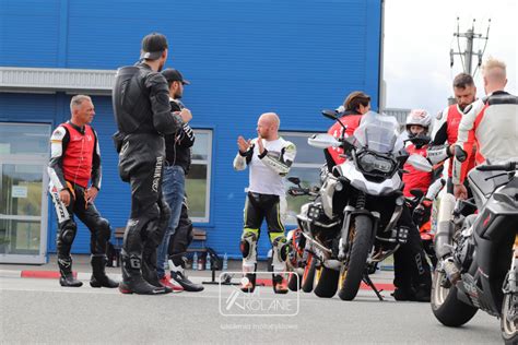 Szkolenia Motocyklowe Na Torze Jazda Motocyklem Na Torze