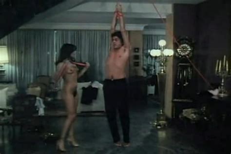 Naked Sara Mora in La frígida y la viciosa