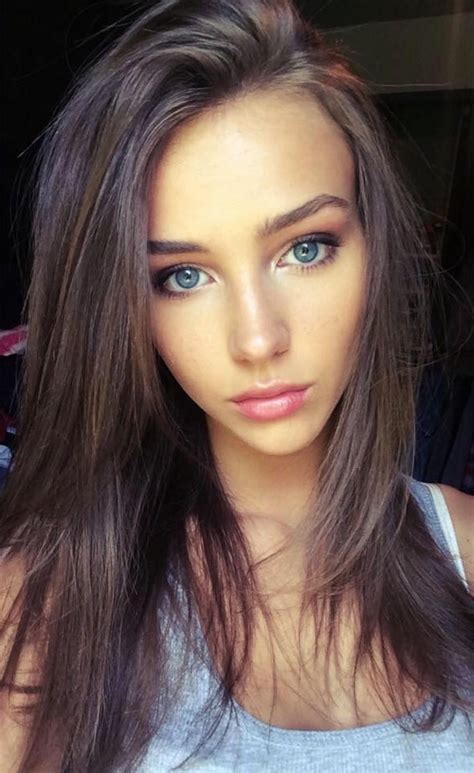 Femfaces Beauty Beautiful Face Stunning Brunette