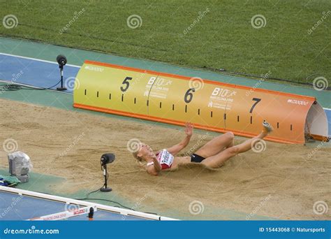 Salto De Longitud Foto De Archivo Editorial Imagen De Atleta 15443068