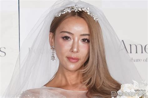 Genking「大切な発表」の内容を報告 純白ドレス姿で結婚について語る モデルプレス