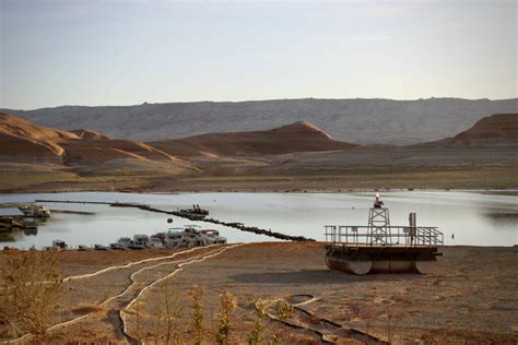 At Lake Powell, Record Low Water Levels Reveal an 'Amazing Silver ...