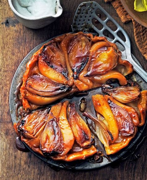 Tarte Tatin Van Sjalot En Peer Met Geklopte Roquefort Delicious