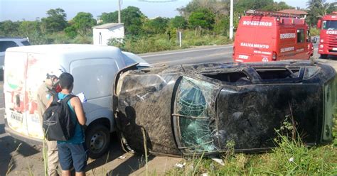 G Carro Capota E Colide Outro Ve Culo Na Br Em Campos No