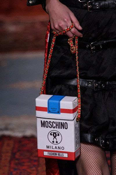 Moschino Fall 2016 Runway Pictures Funky Purses Diy Handbag Purses