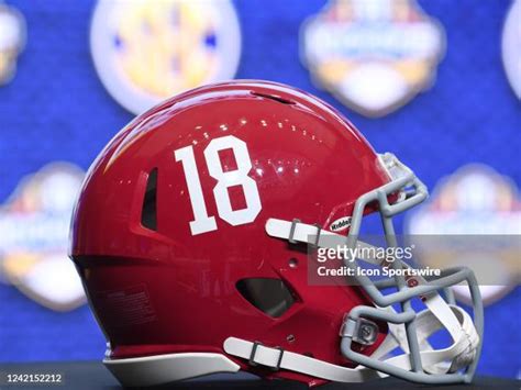 320 Alabama Crimson Tide Helmet Stock Photos, High-Res Pictures, and ...