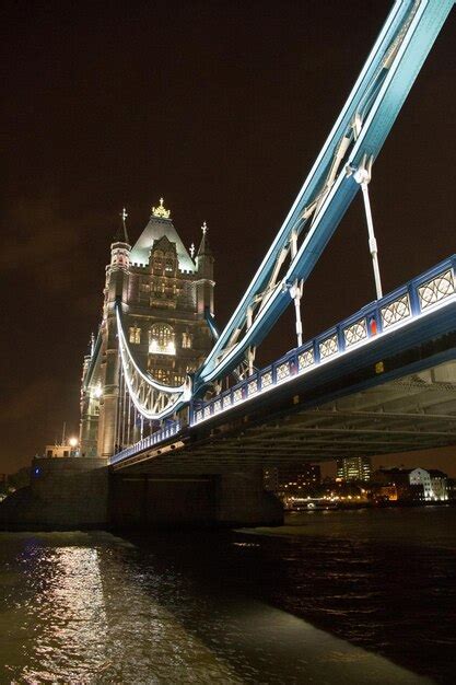 Premium Photo | Tower bridge at night