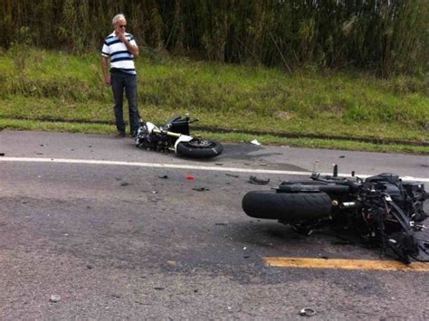 G1 Motociclista sai ileso de grave acidente em Itatiba notícias em