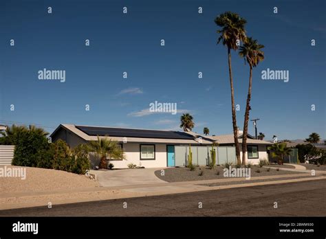 Mid Century Modern homes in Palm Springs CA Stock Photo - Alamy