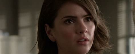 Shelley Hennig De Teen Wolf é Escalada Em Piloto De Nova Comédia Da