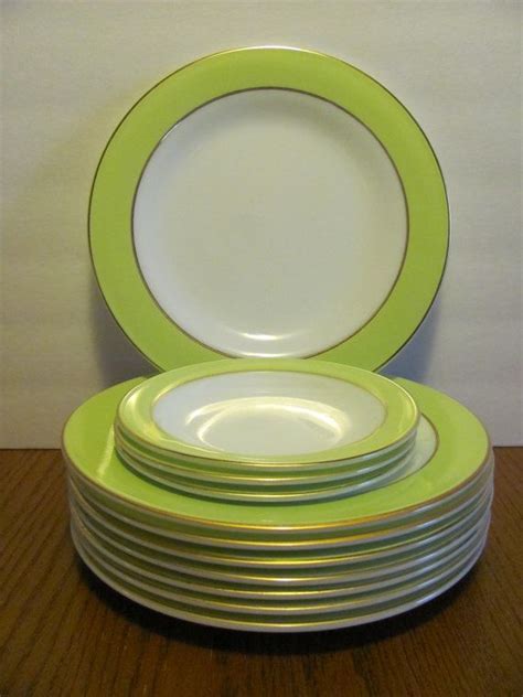 Pyrex Set Of 8 Dinner Plates Lime Green Edge Gold Rimmed Etsy Pyrex