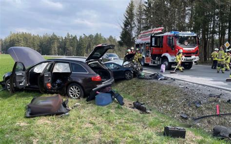 Unfall Im Kreis Bayreuth Zwei Autos Krachen Frontal Ineinander