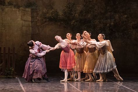 Al Piccolo Teatro Di Milano Gli Allievi Della Scuola Di Ballo Dell