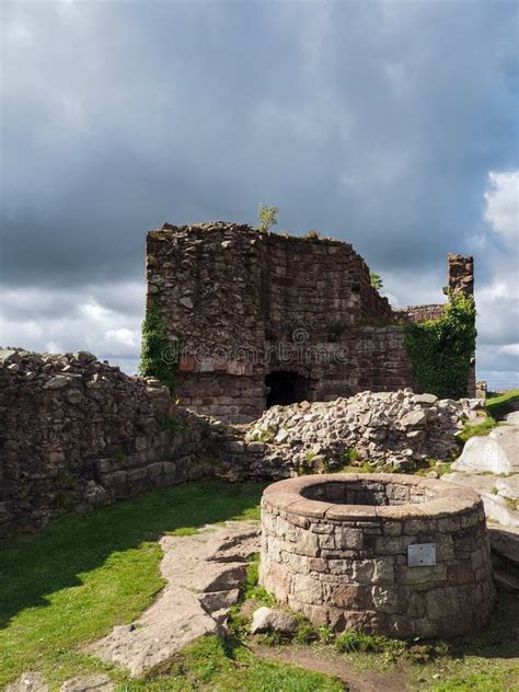 BEESTON, CHESHIRE/UK - SEPTEMBER 16 : Ancient Ruins of Beeston C ...