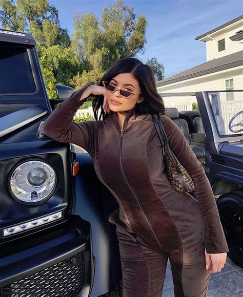 Kylie Jenner Flaunts Her Post Baby Curves The Hollywood Gossip