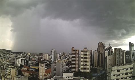 Forma O De Chuva Intensa Em Divin Polis Mg Veja O V Deo Exclusivo