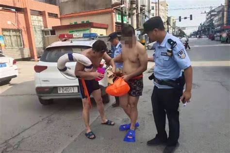 荆州一男子游泳卷入船底，警民联手紧急救援！凤凰网湖北凤凰网