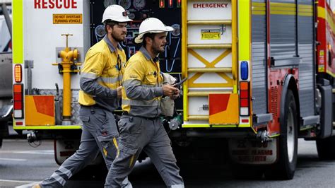 Ergon Issues Safety Warning After Live Wires Fall Across Hartley Street