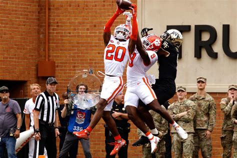 No 5 Clemson Survives Wake Forests Upset Bid With 51 45 Win In 2ot