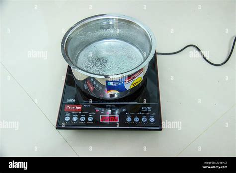 Boiling Water Stove Hi Res Stock Photography And Images Alamy