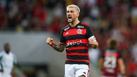 Provável escalação do Flamengo tem retornos de Arrascaeta e De La Cruz