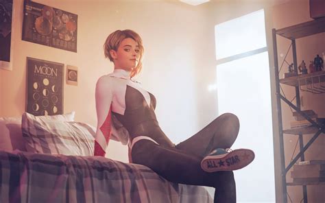 Indoors Women Short Hair Superhero Spider Gwen Blonde