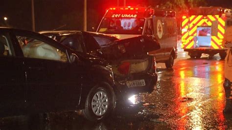 Pista molhada provoca cinco acidentes de trânsito no DF DF1 G1