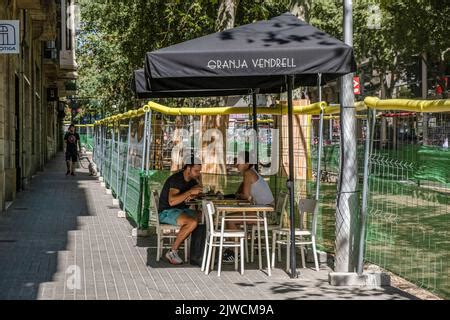 Barcelona Espa A Th De Sep De Una Terraza Bar Se Ve Reubicada